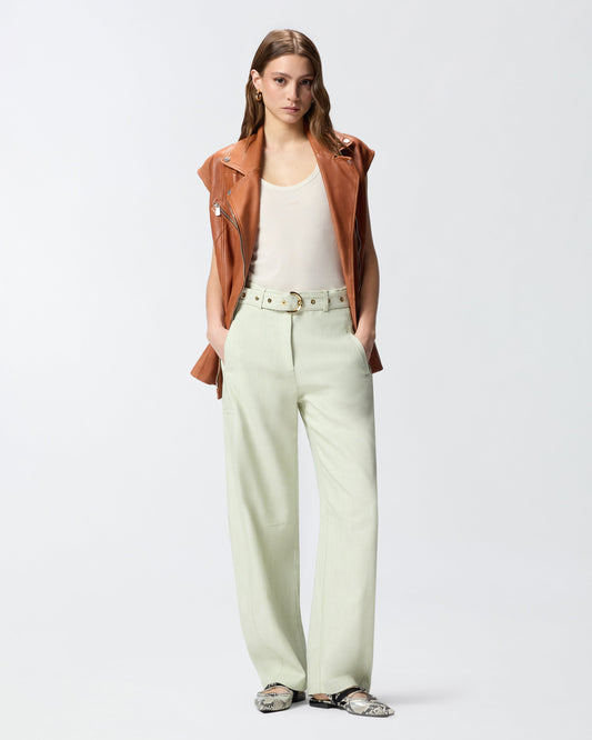 Sleeveless top with chain