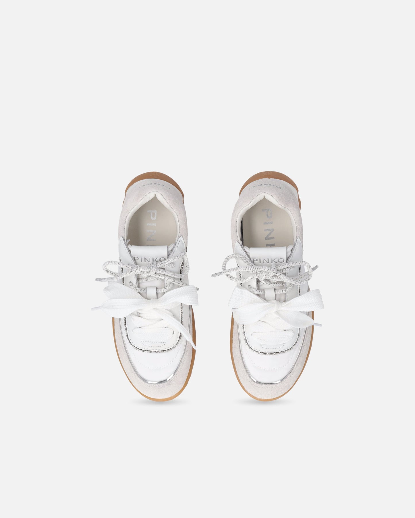 Sneakers with double laces
