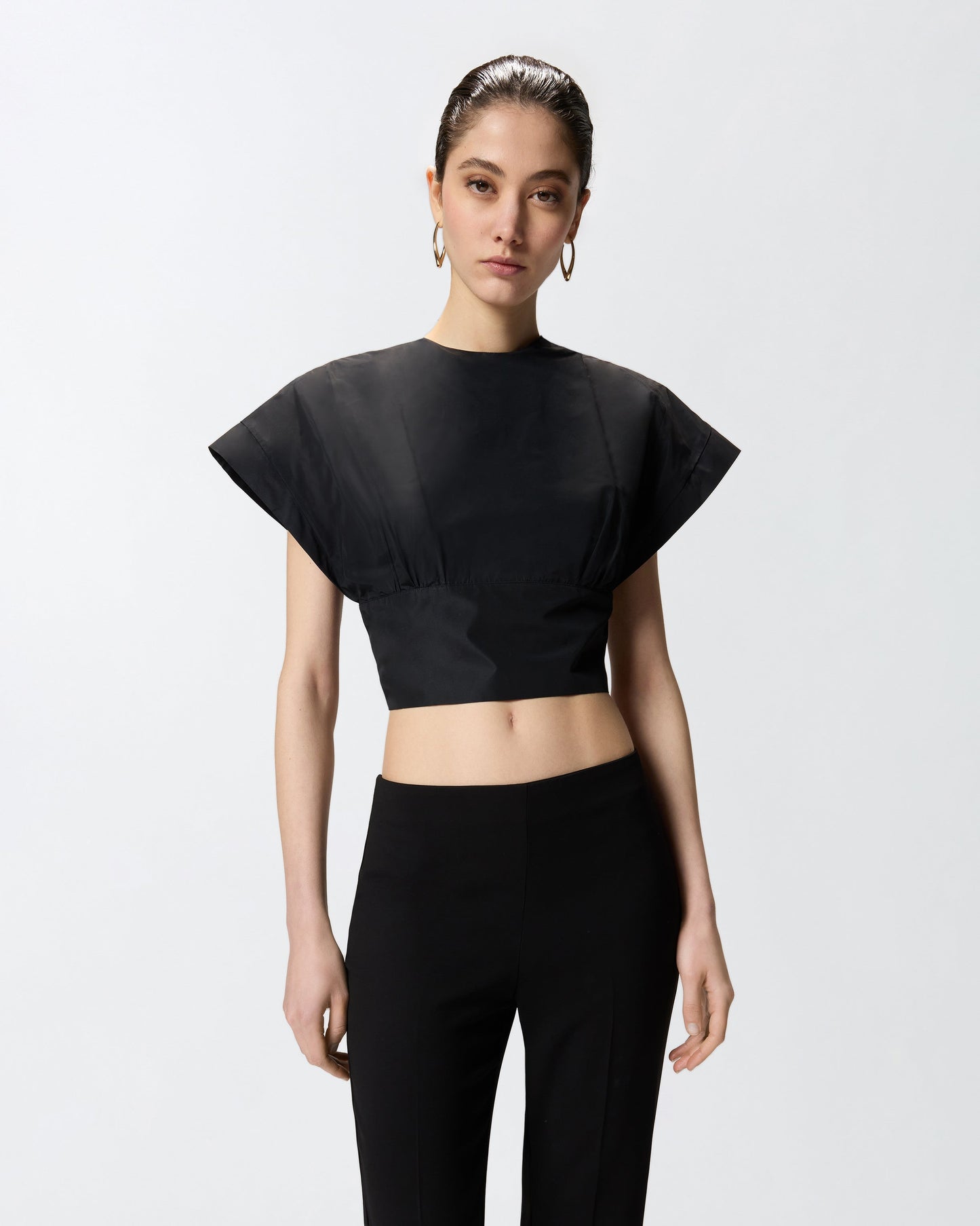 Crop top with wide sleeves