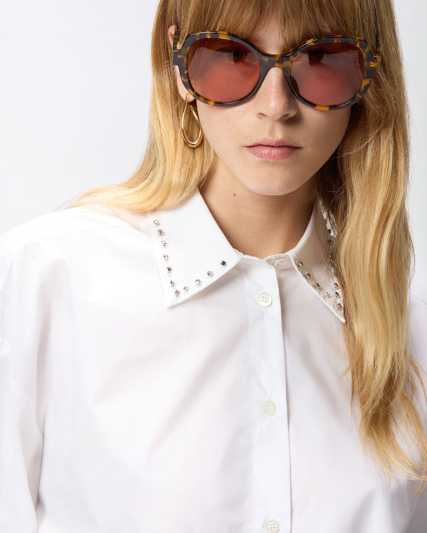 Cropped shirt with jewel collar