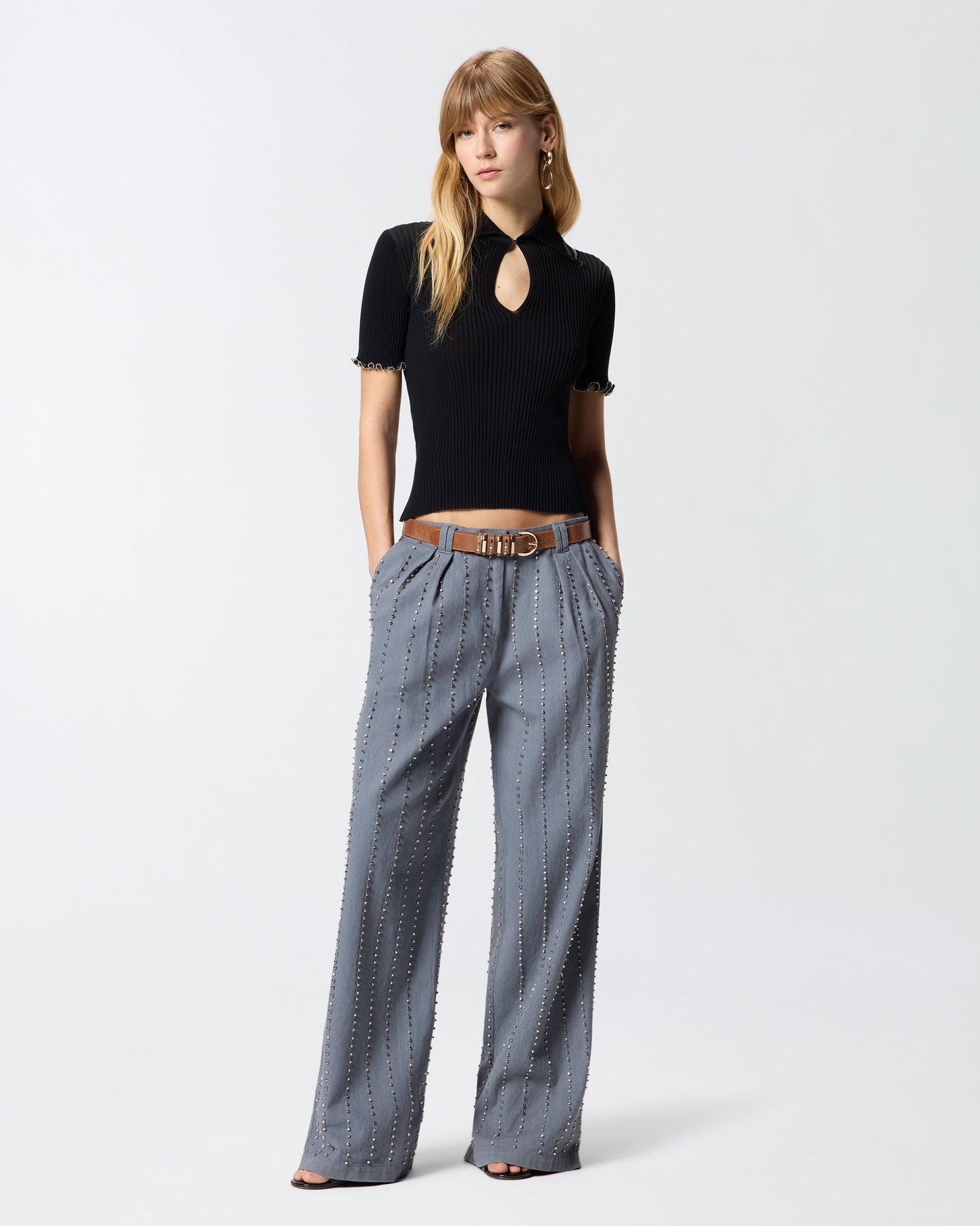 Ribbed sweater with jewel edges
