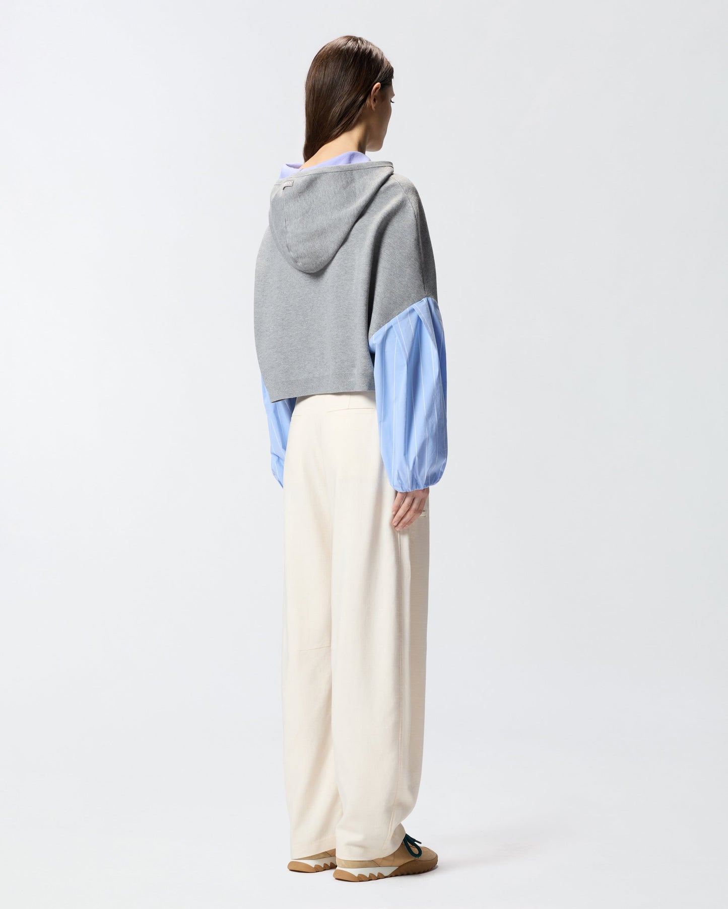Sweatshirt with shirt insert