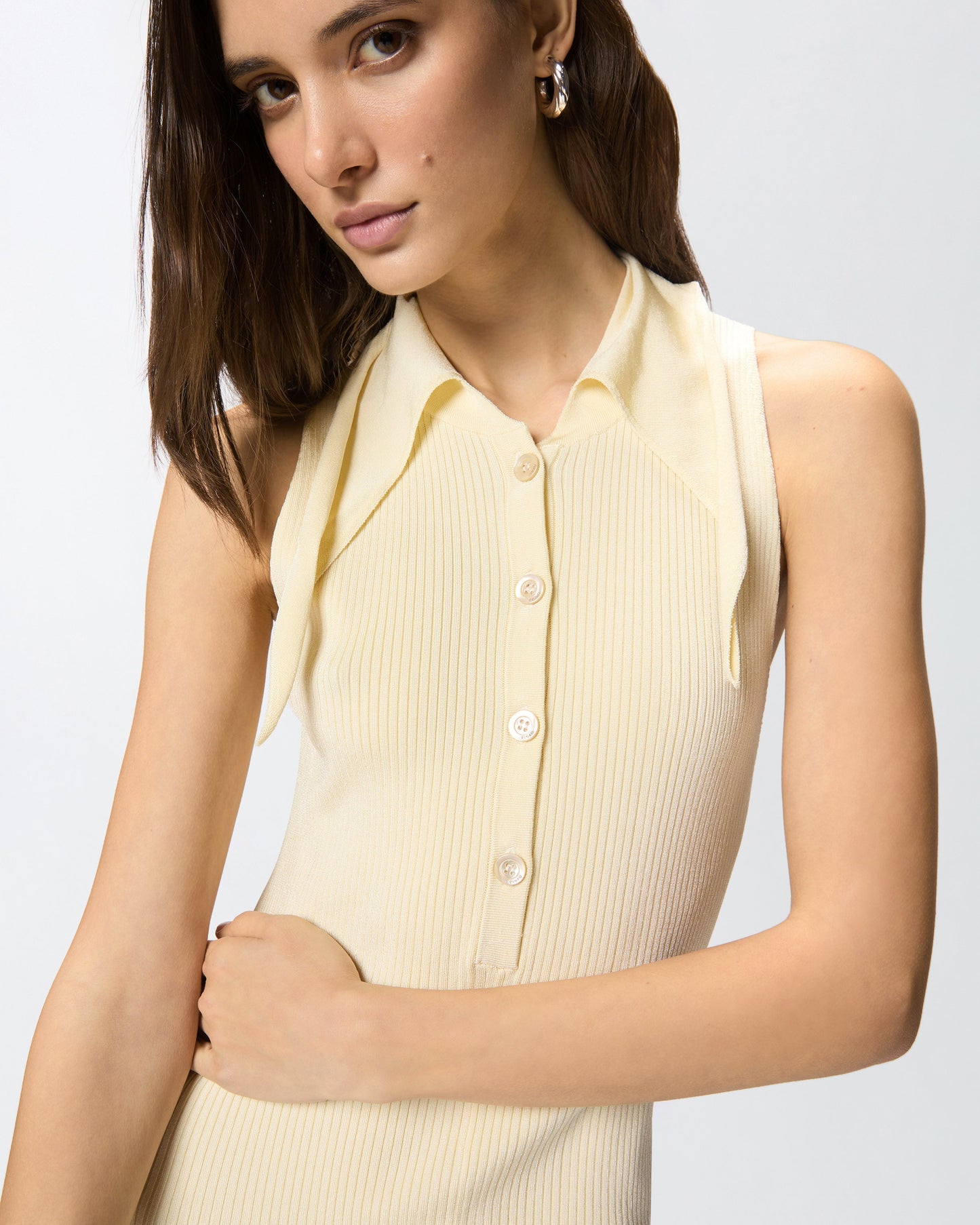 Long ribbed dress with bandana collar
