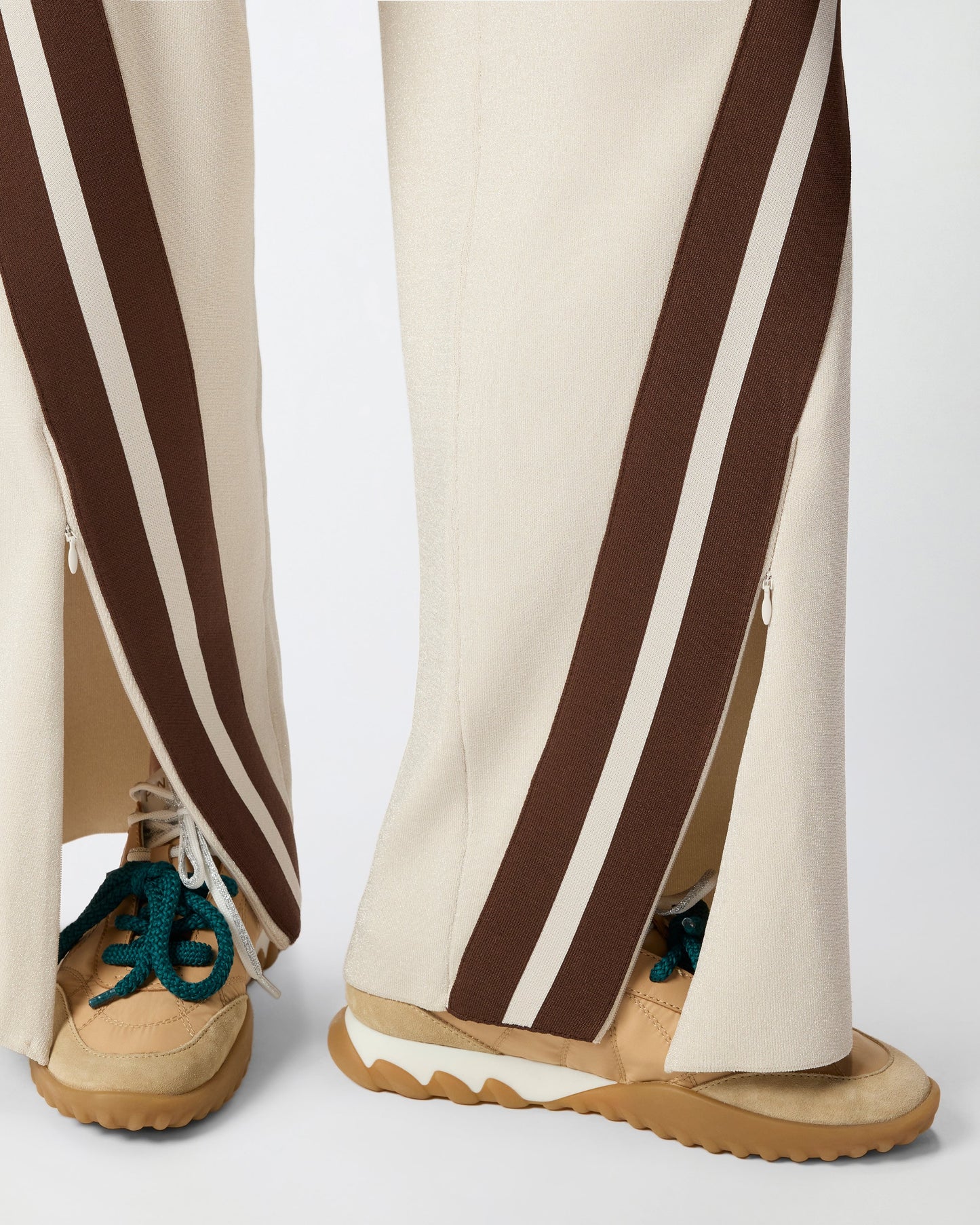 Sporty trousers with bands