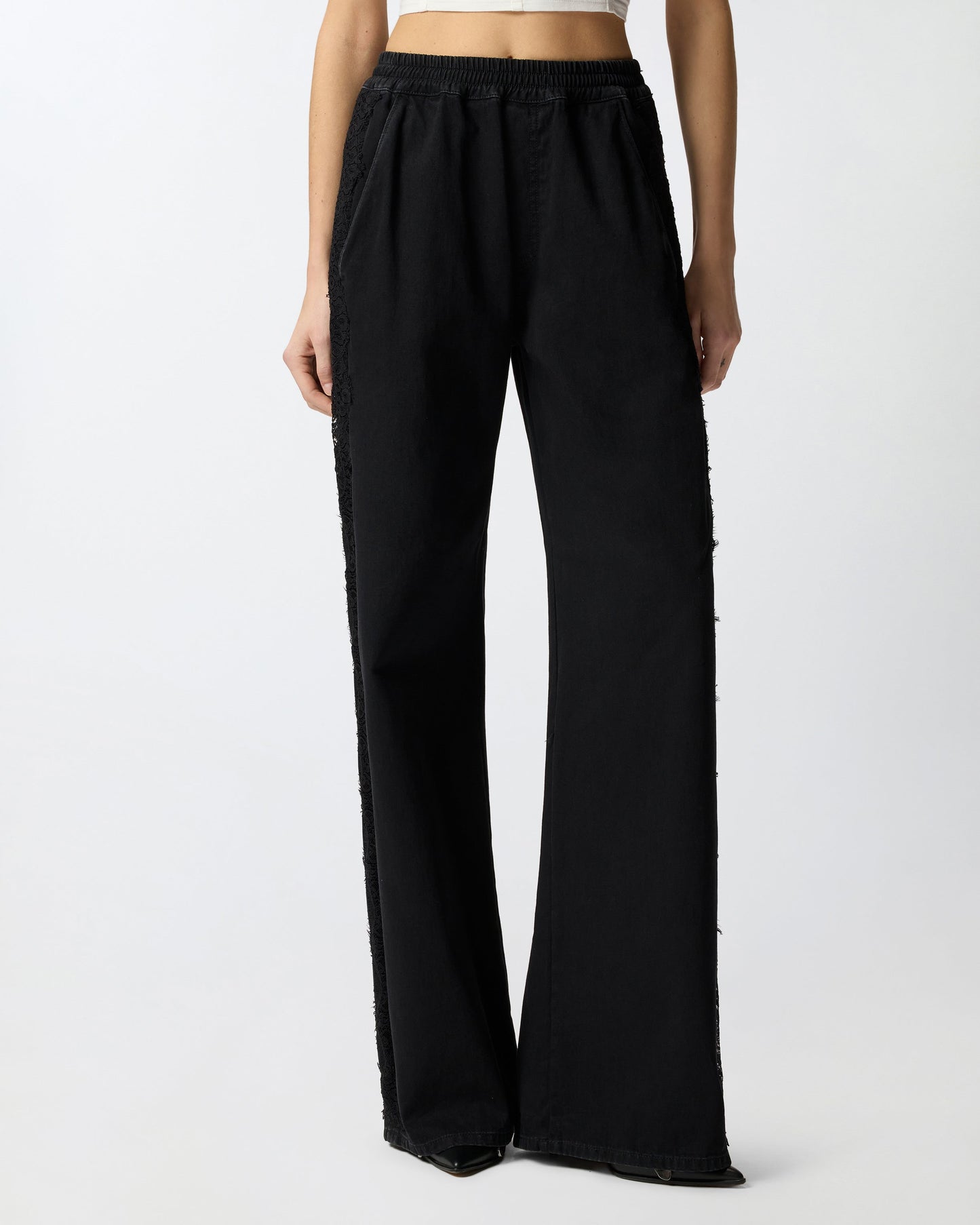 Denim jeans with lace side band