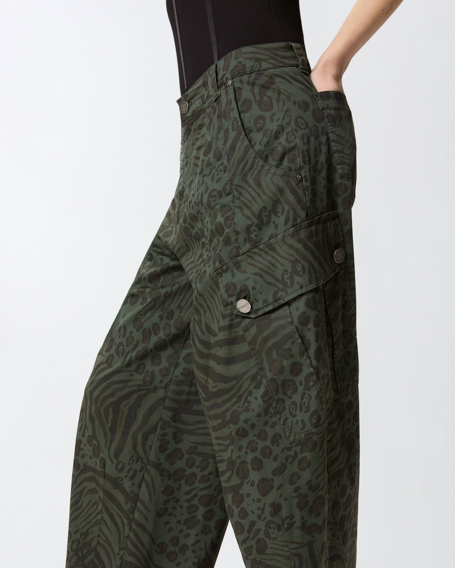 Balloon trousers with animal motif