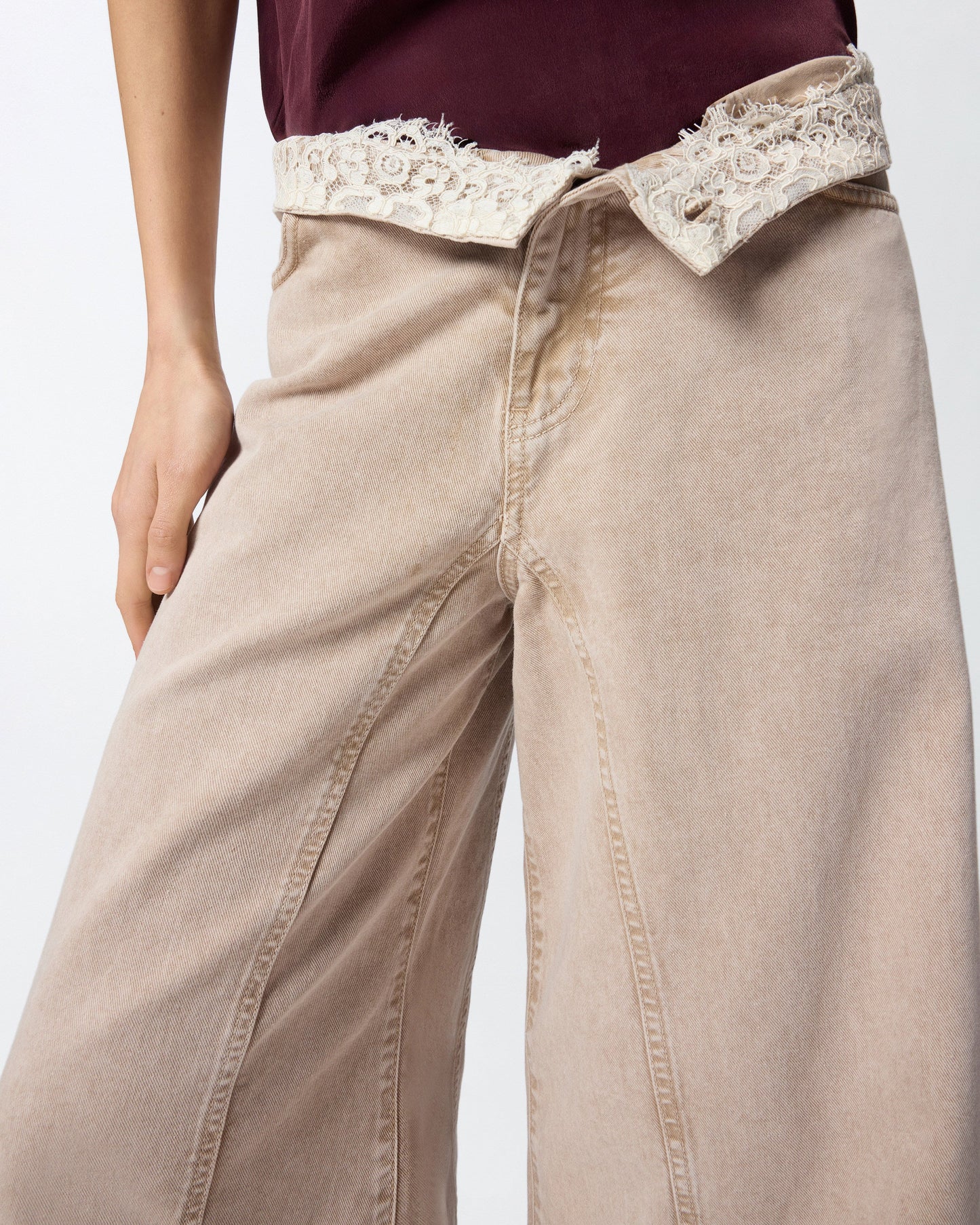 Brown jeans with lace at the waist