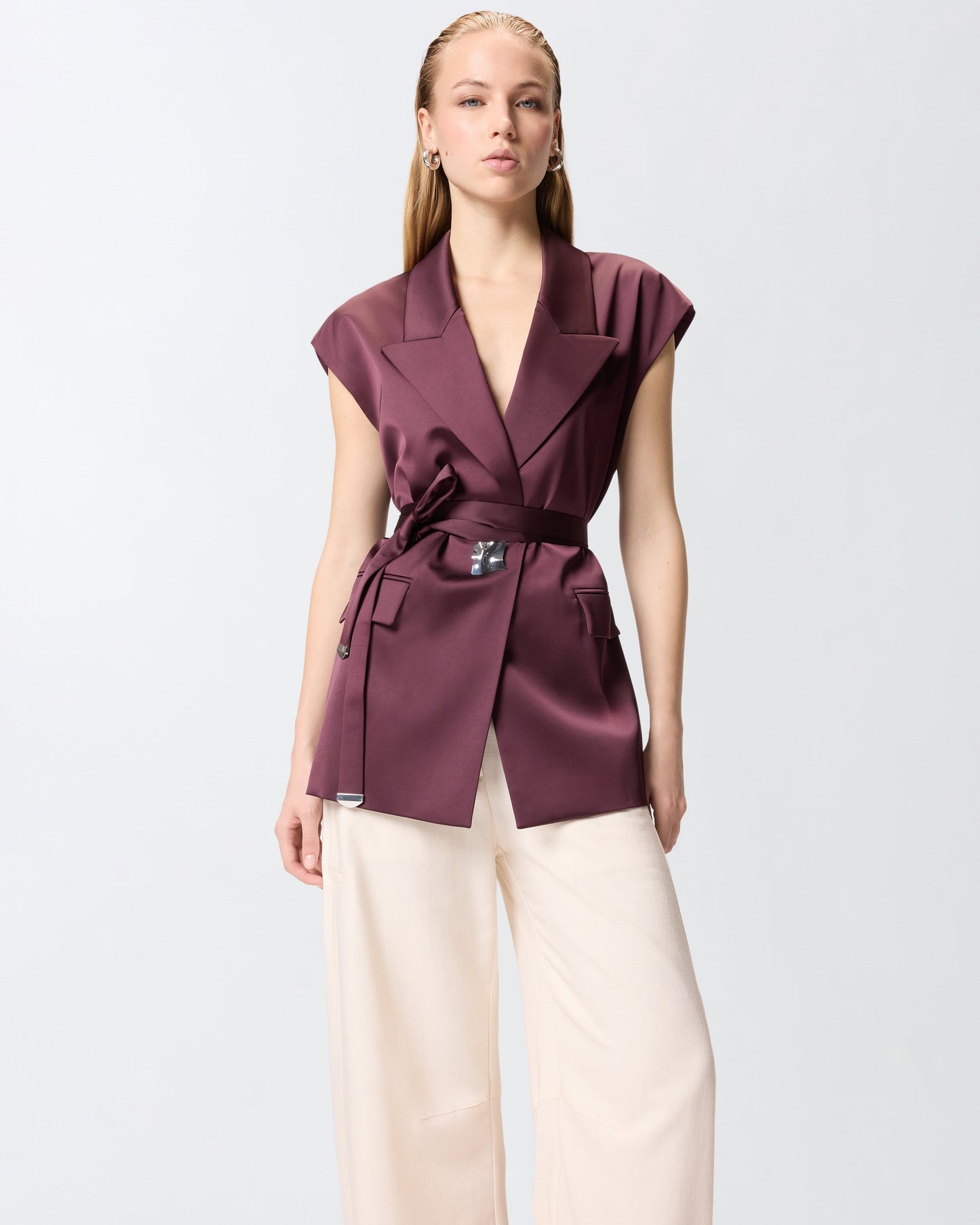 Sleeveless jacket in satin