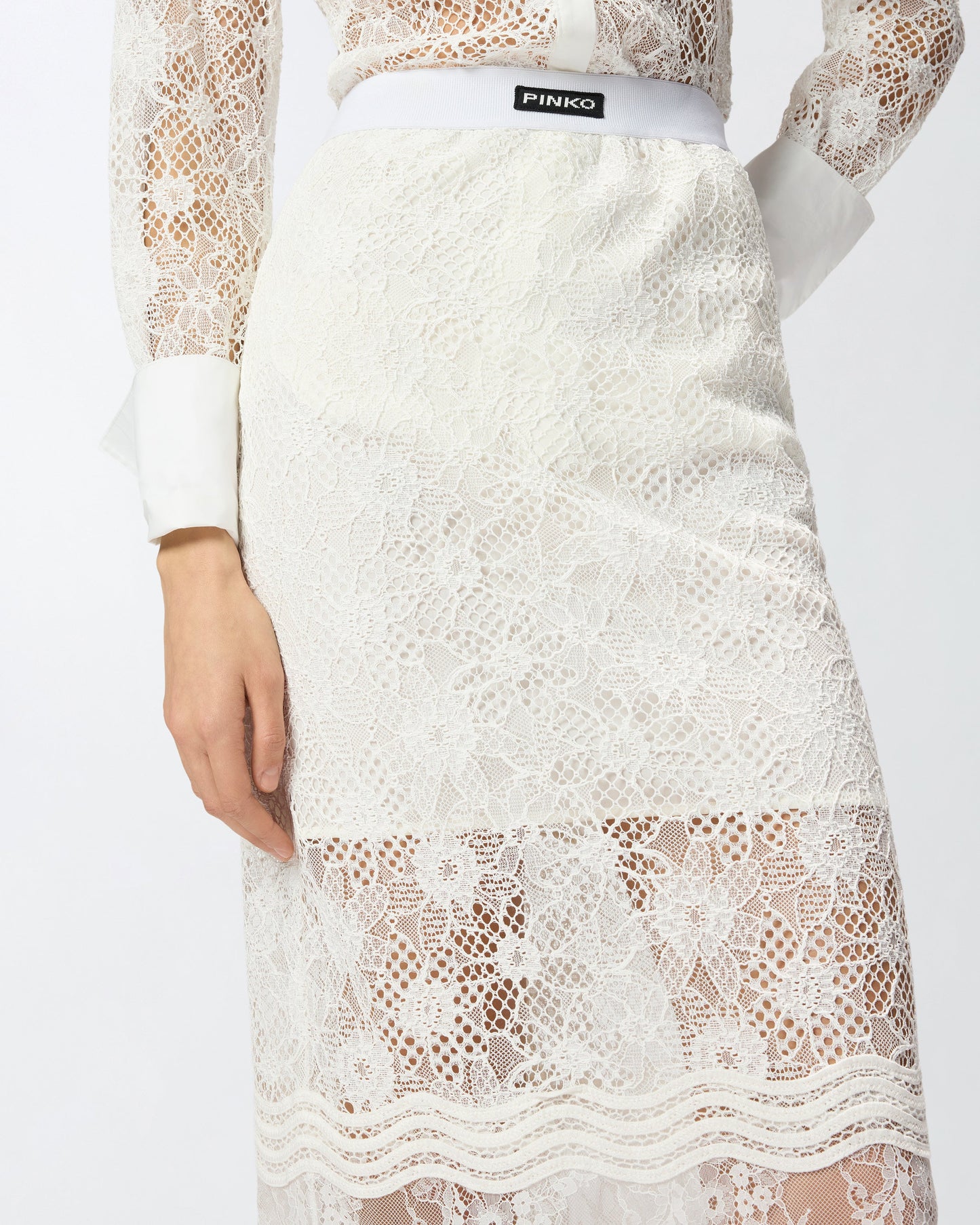 Midi skirt in lace with slits