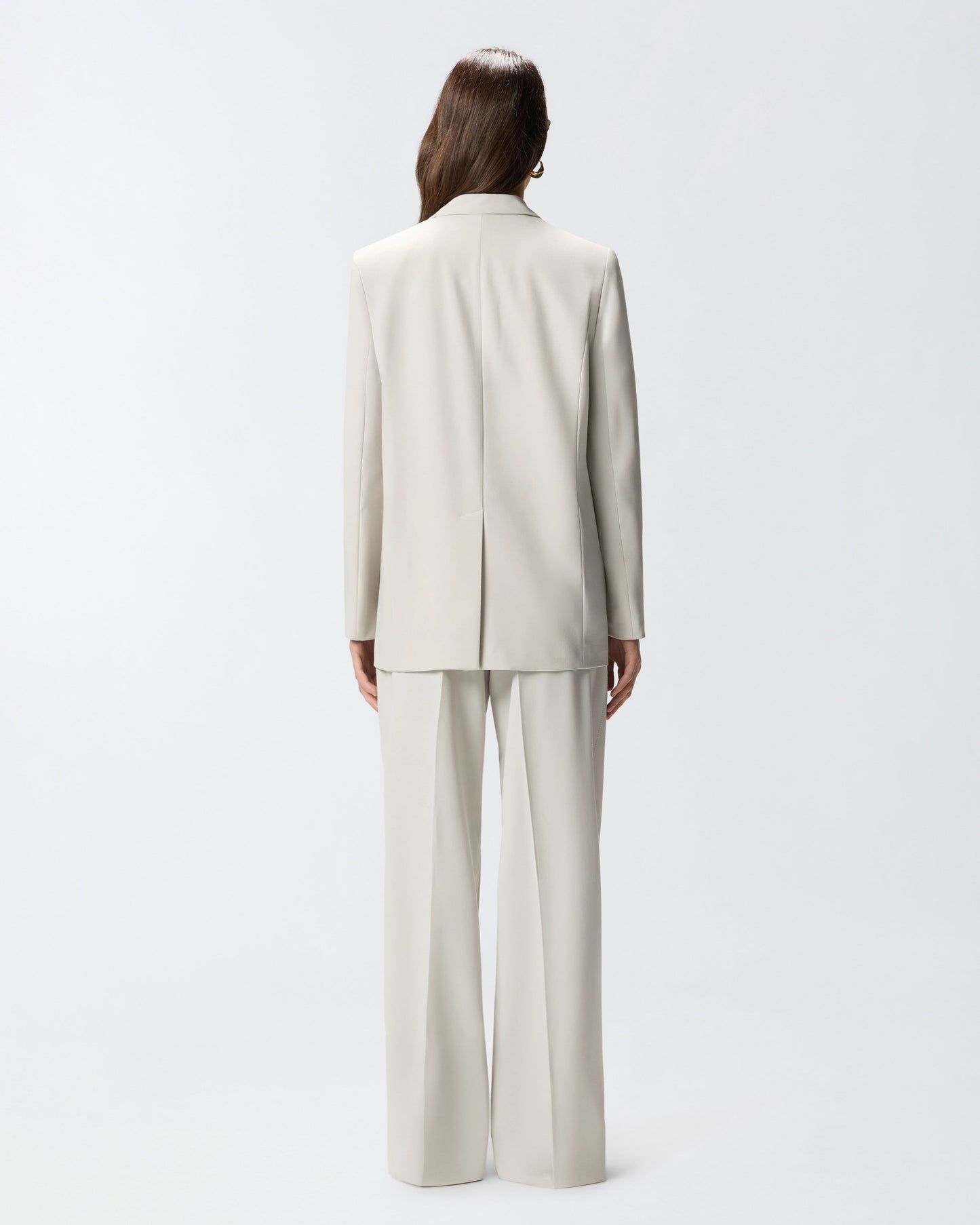 Fluid blazer with rear slit