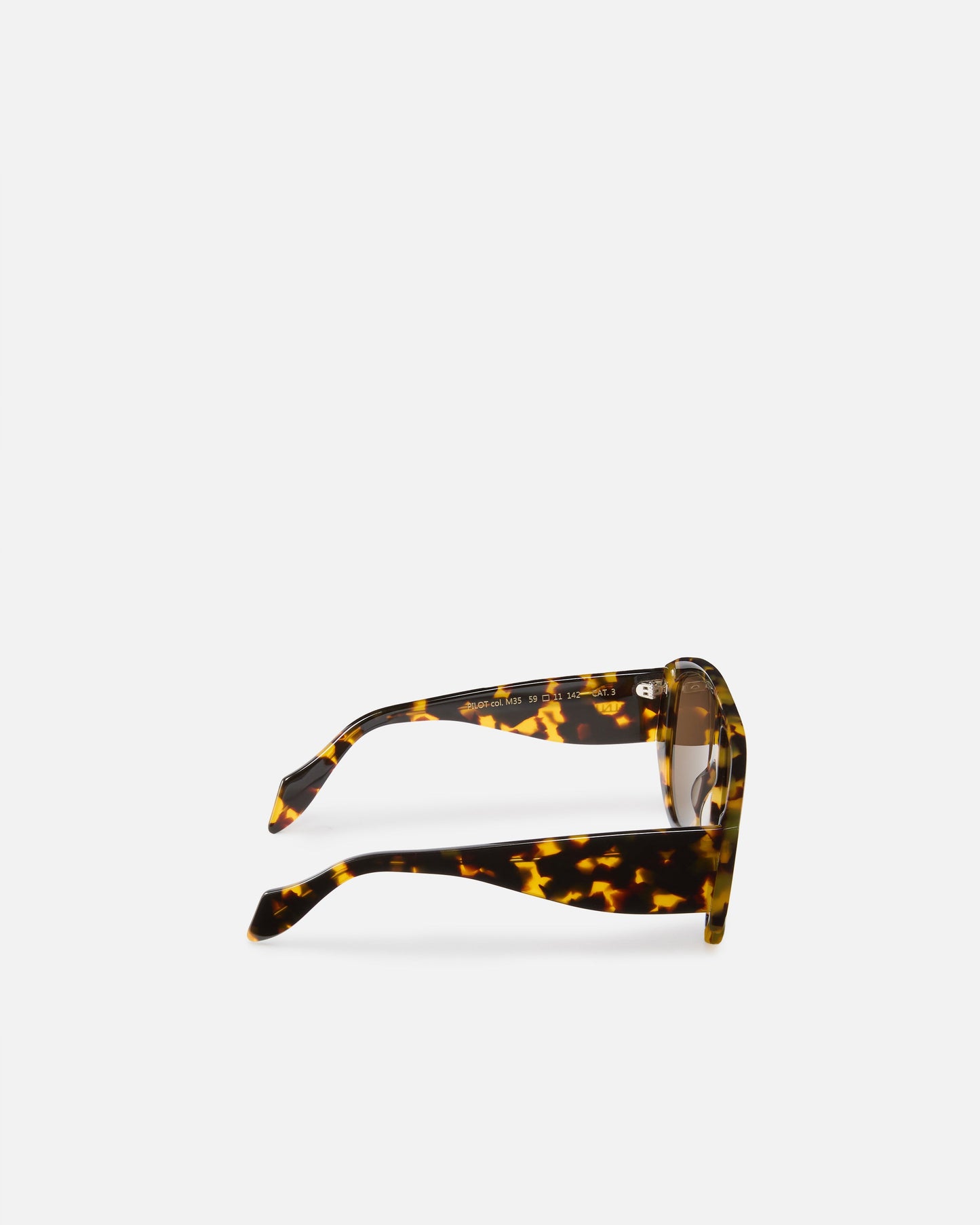 Pilot-style sunglasses