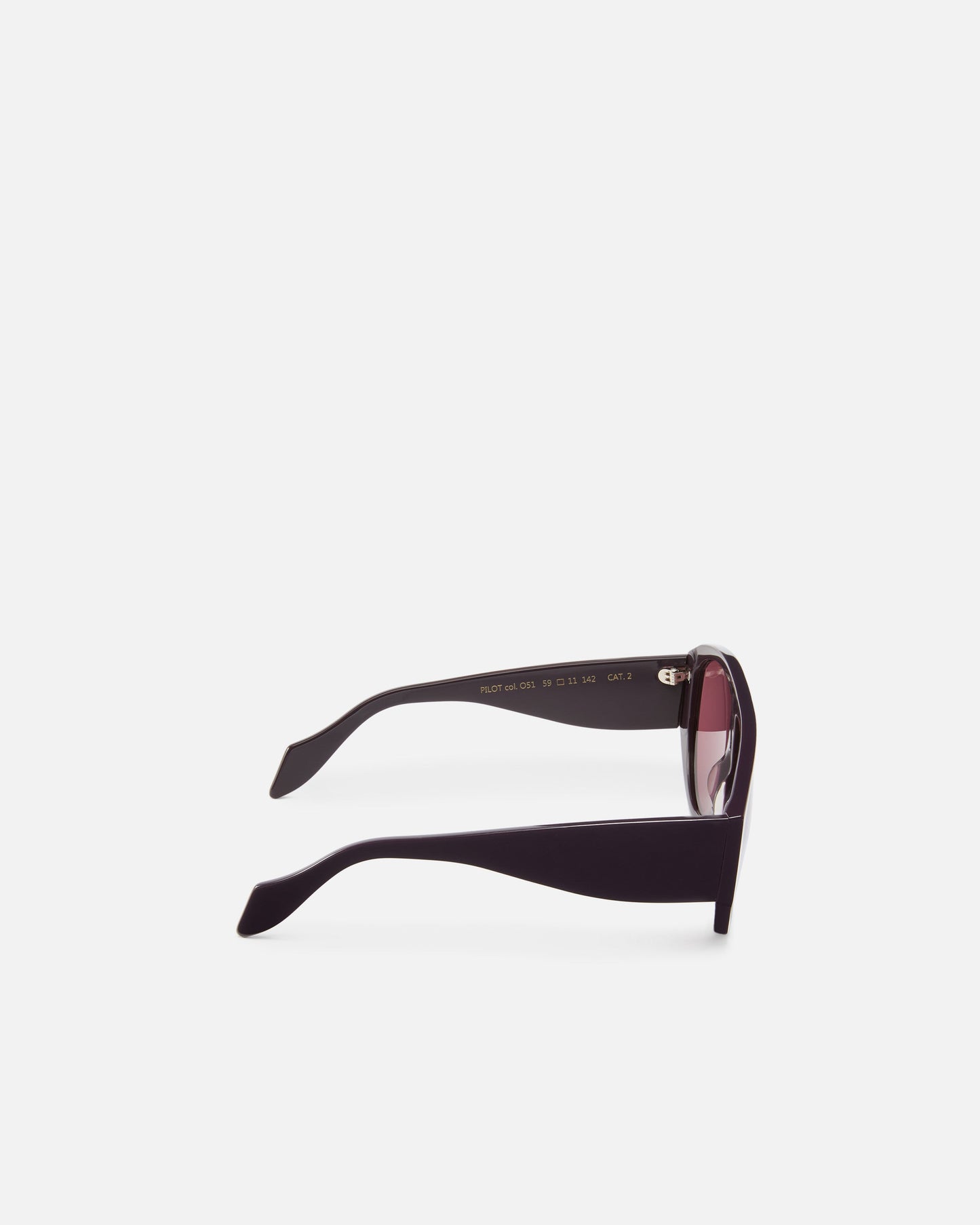 Pilot-style sunglasses