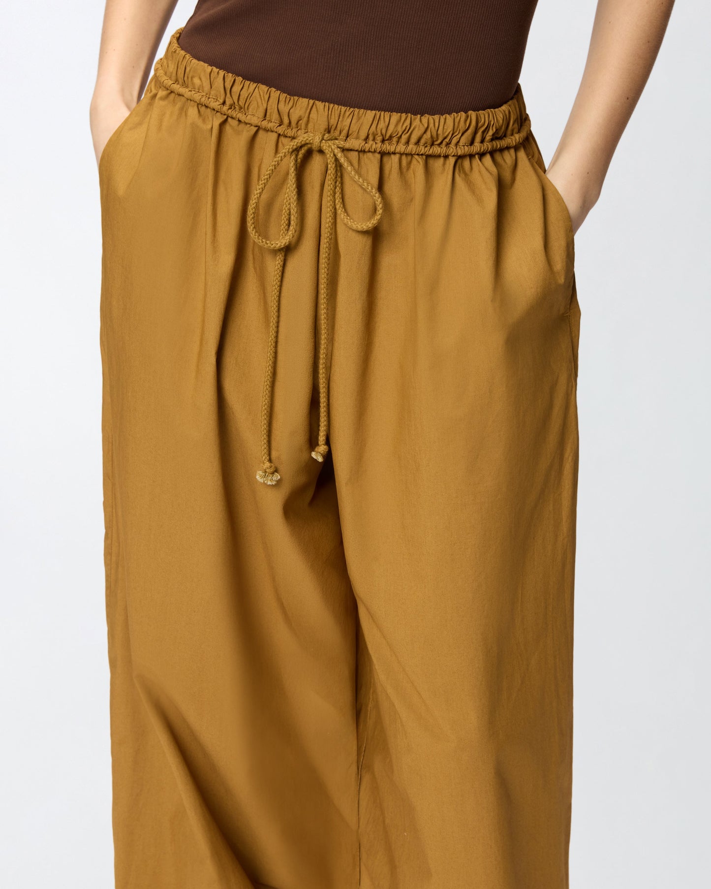 Wide-leg trousers with tie