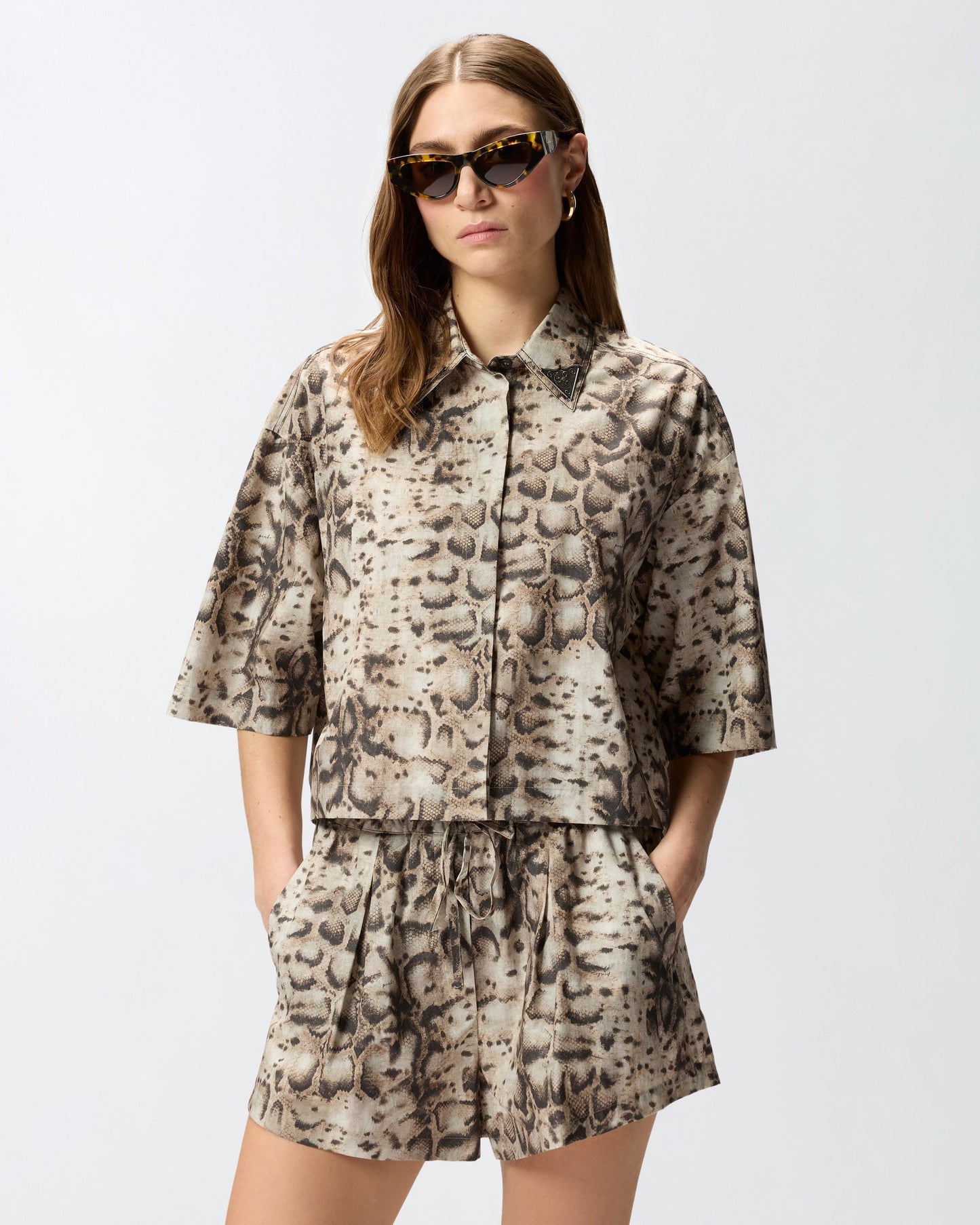 Cropped printed shirt with metallic details