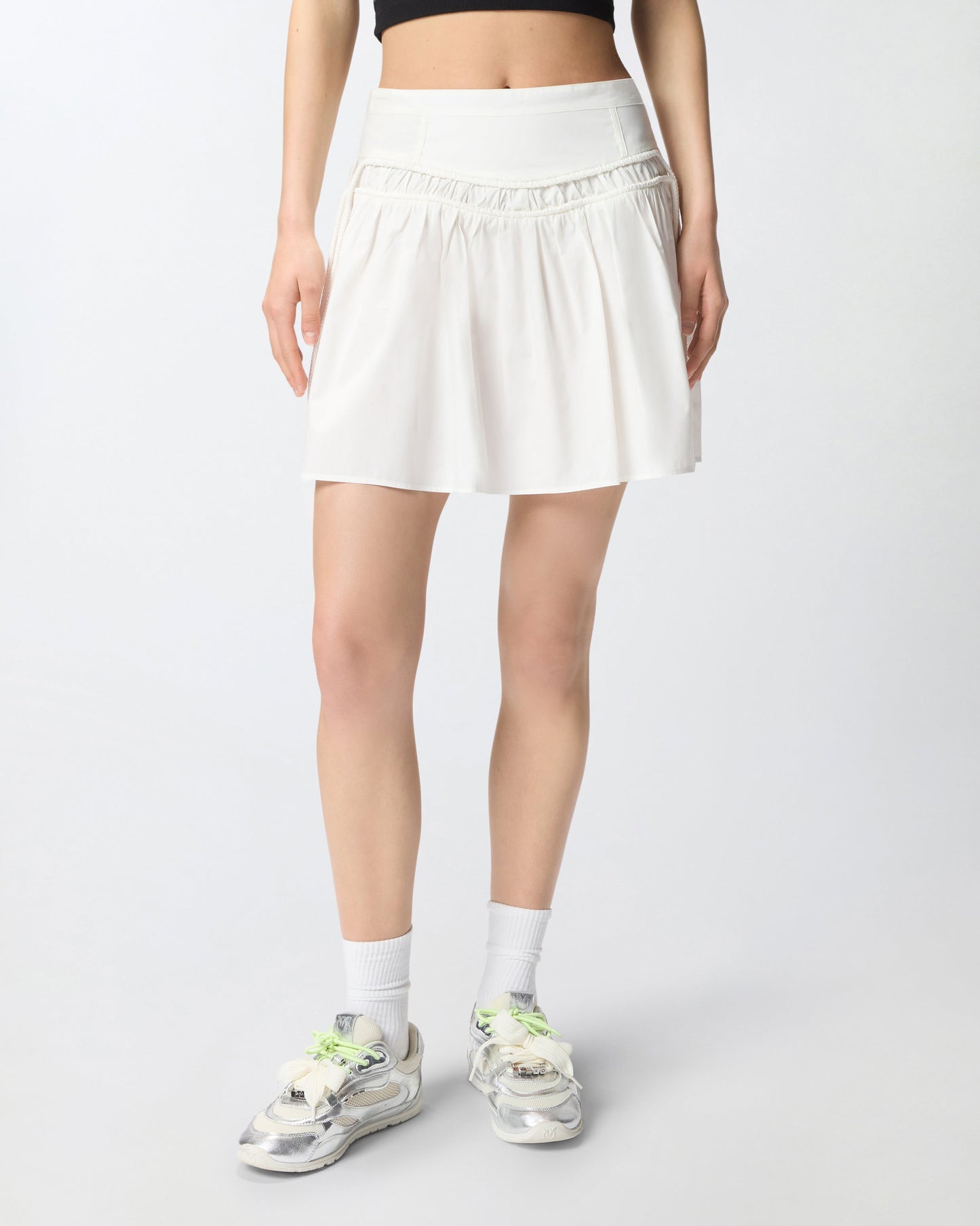 Short skirt with gathering and drawstring