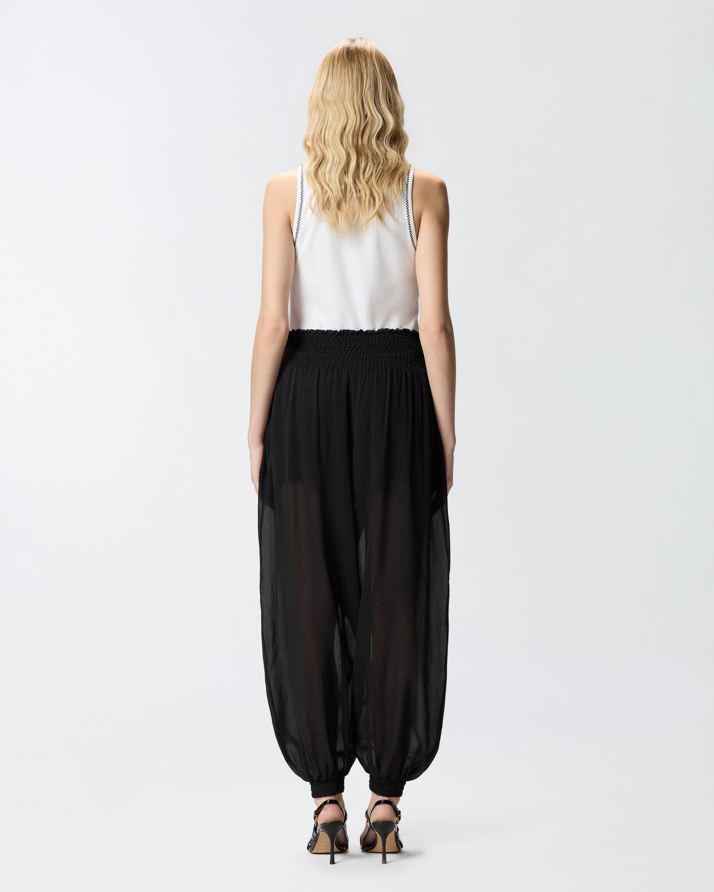 Lightweight, flowing trousers