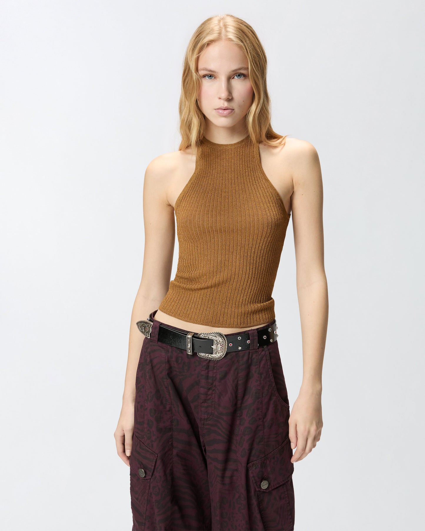 Off-the-shoulder top with neck fastening