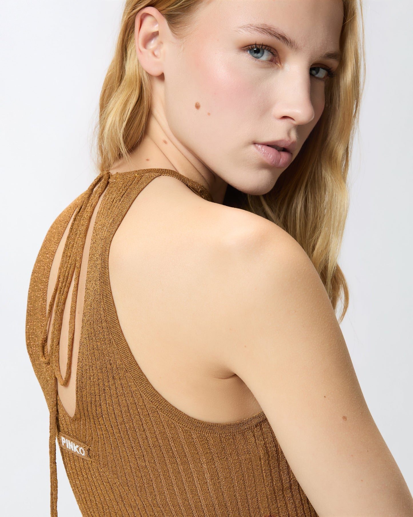 Off-the-shoulder top with neck fastening