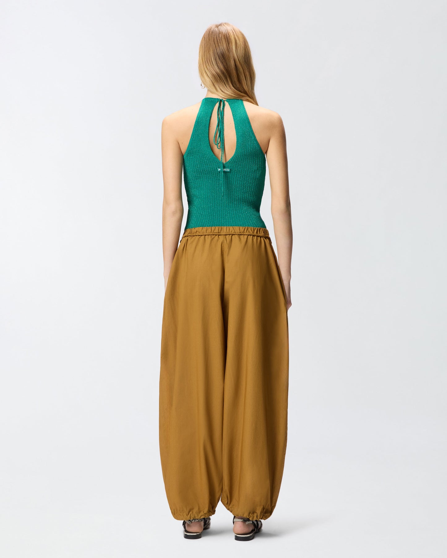 Off-the-shoulder top with neck fastening