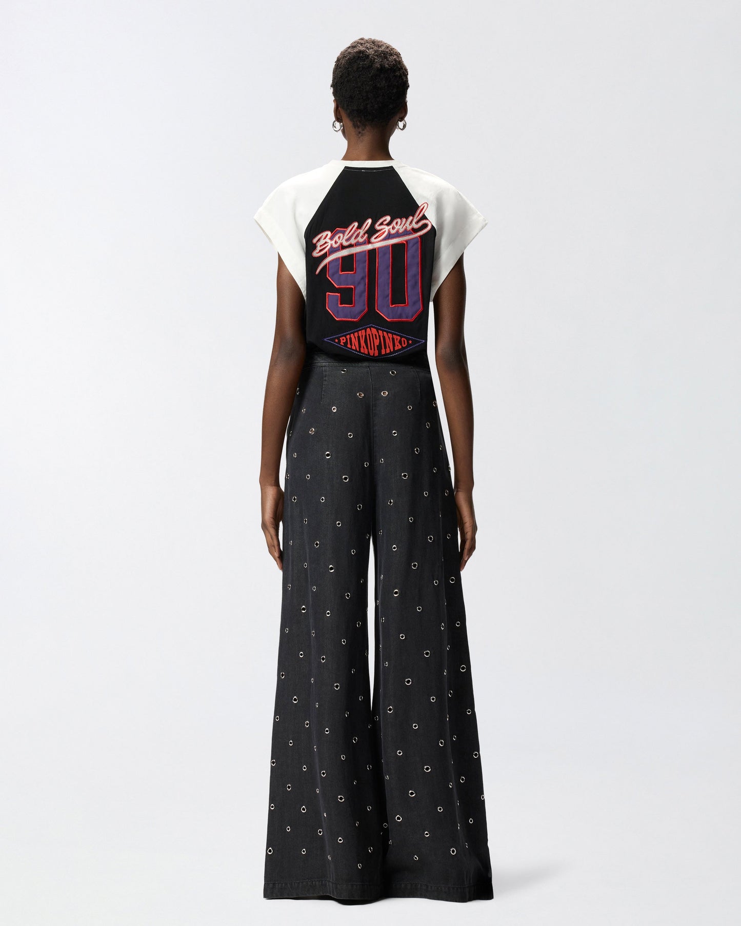 T-shirt with V-neck and branded patches