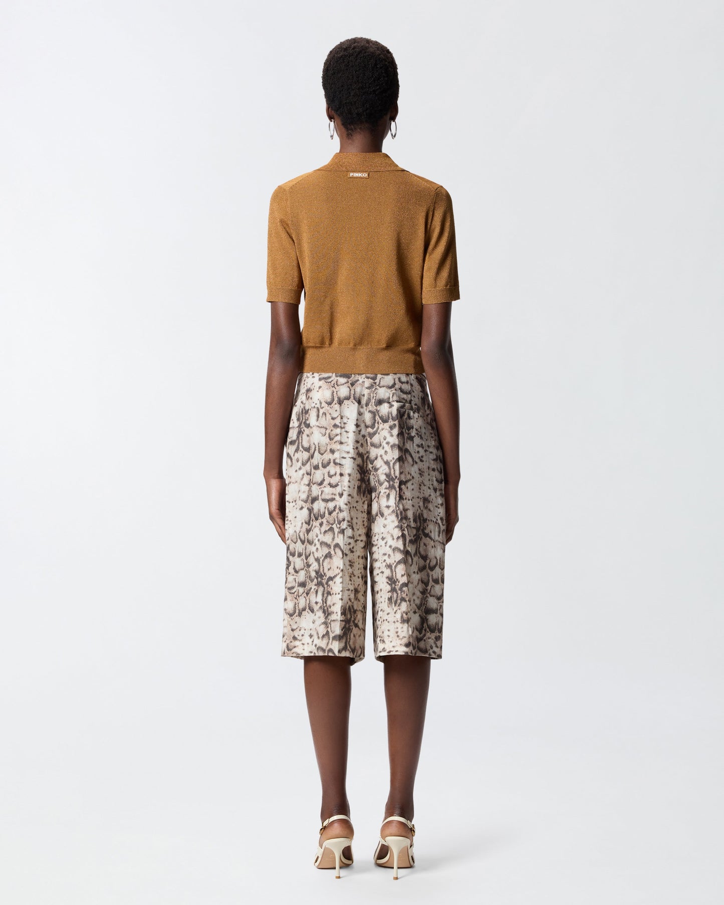 Cropped, short-sleeved cardigan with collar