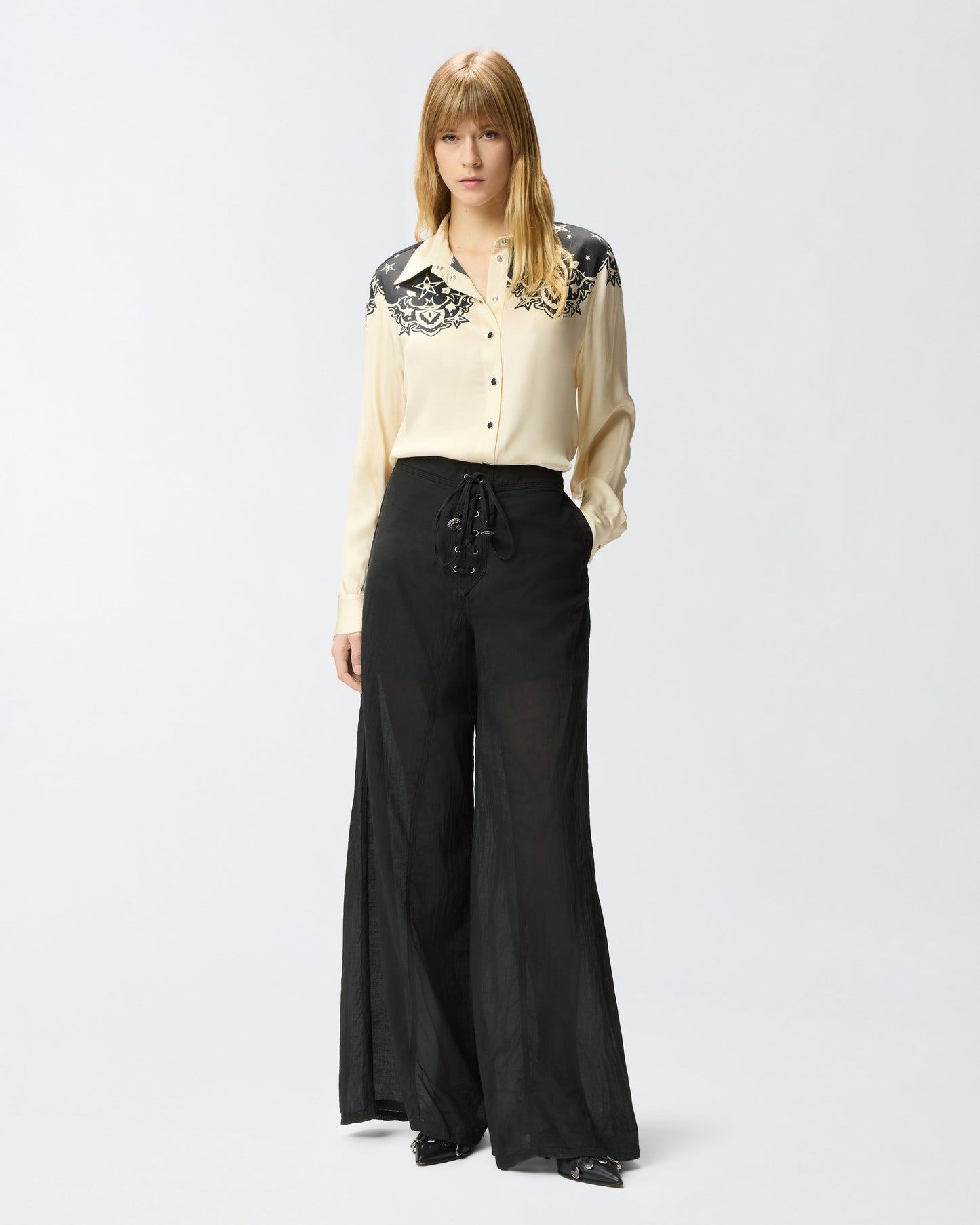 Lightweight trousers with laces and Texan details