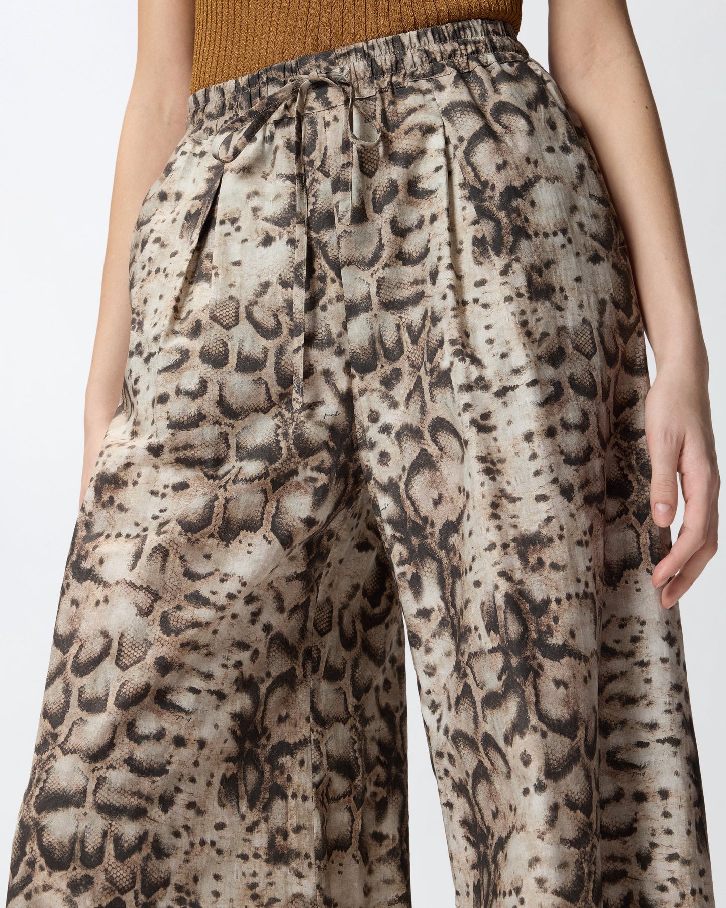 Wide-leg trousers with snake print
