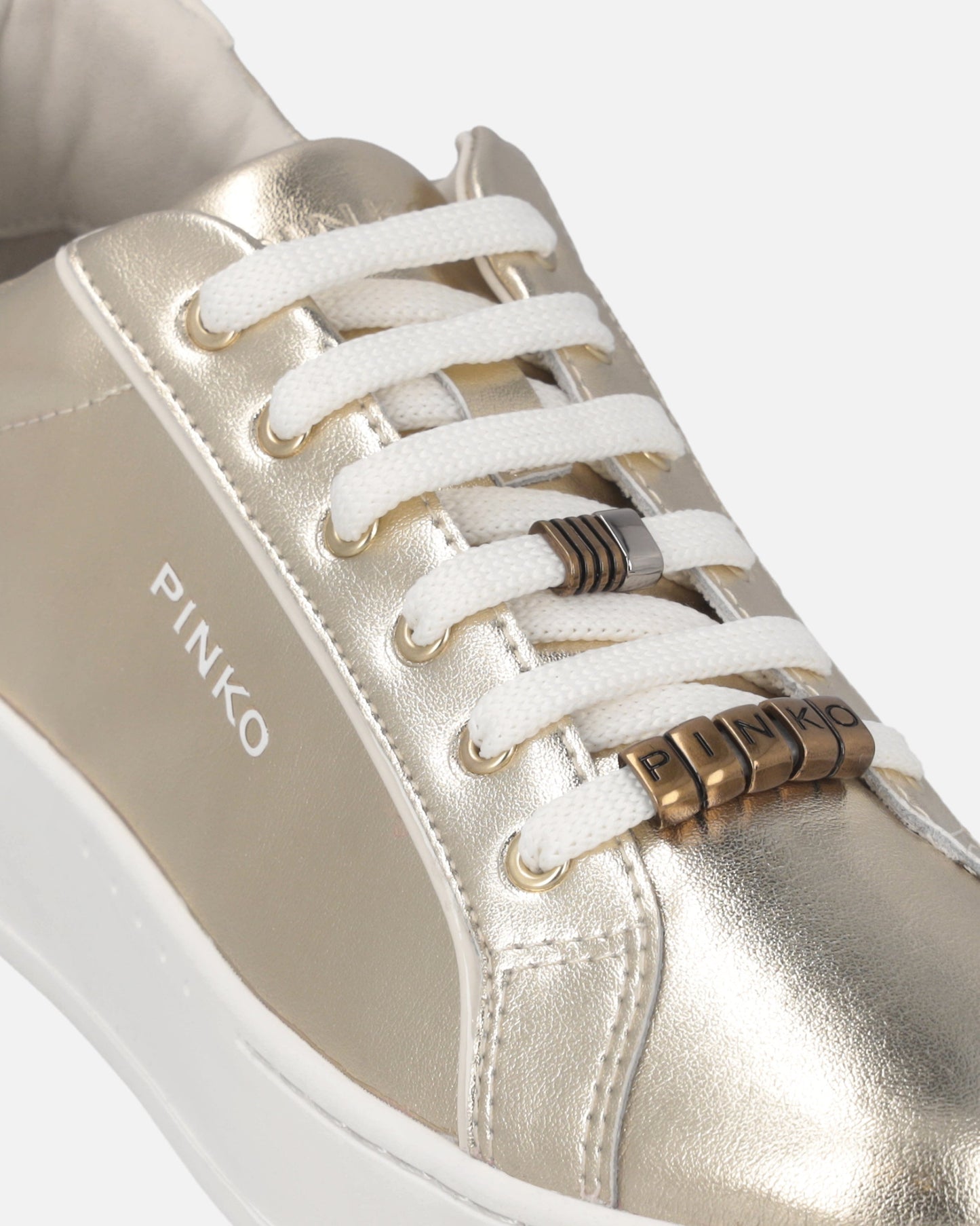 Laminated sneakers with logo