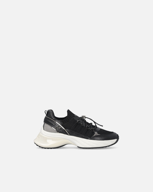 Knitted sneakers with laces and cord lock