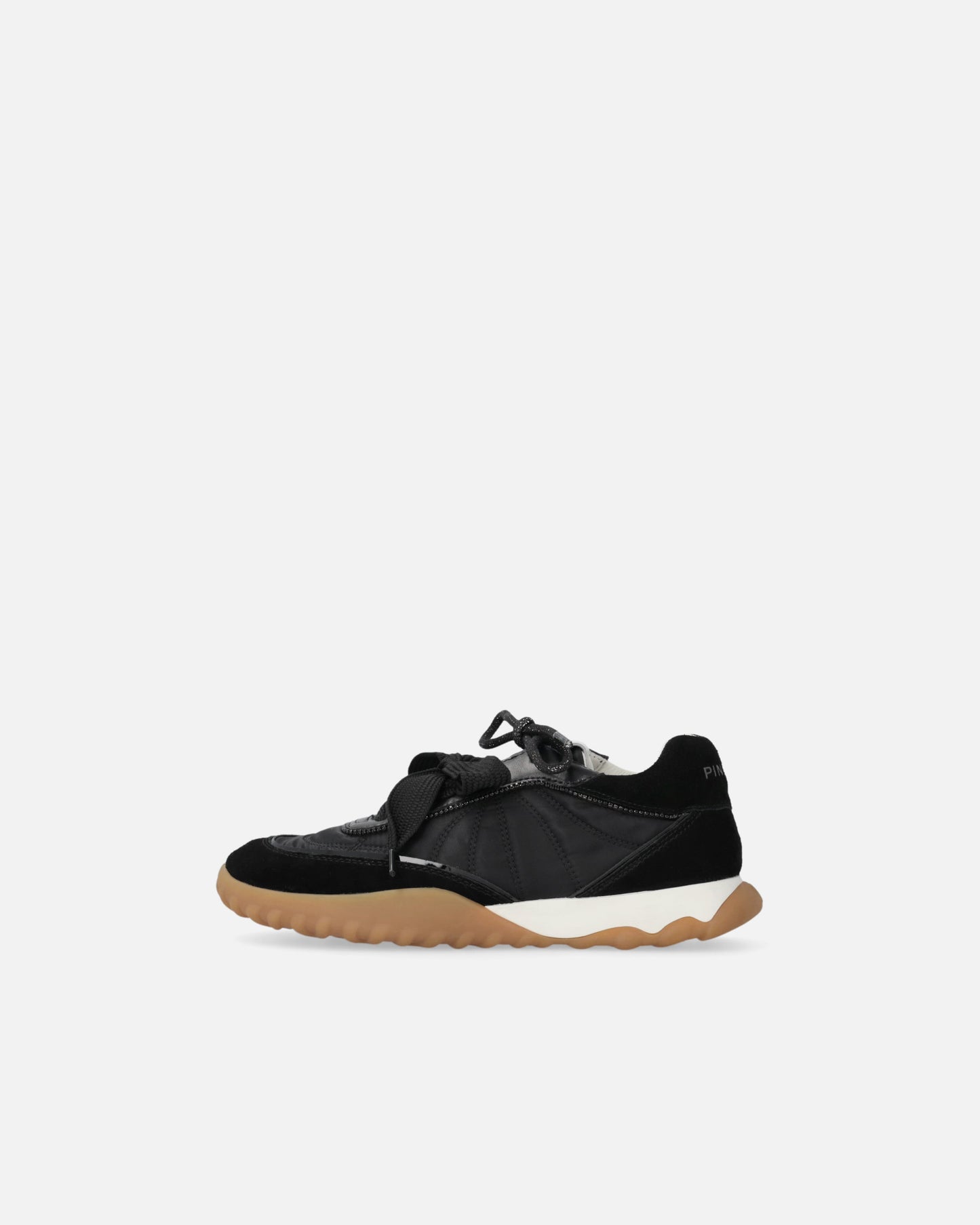 Sneakers with double laces